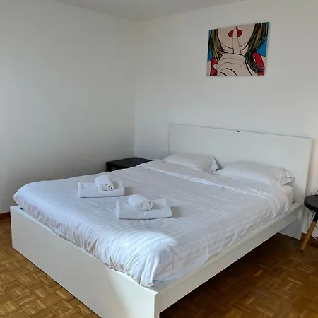 Luxury Studio Near Un & Train Station アパート *