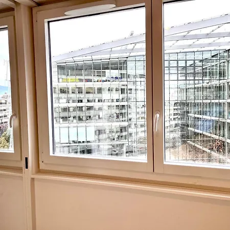 Luxury Studio Near Un & Train Station アパート *