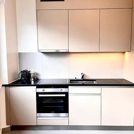 アパート Luxury Studio Near Un & Train Station *